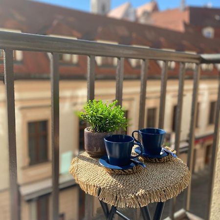 Audrey Hepburn Apartment Old Town Air Conditioned Bratislava Eksteriør billede