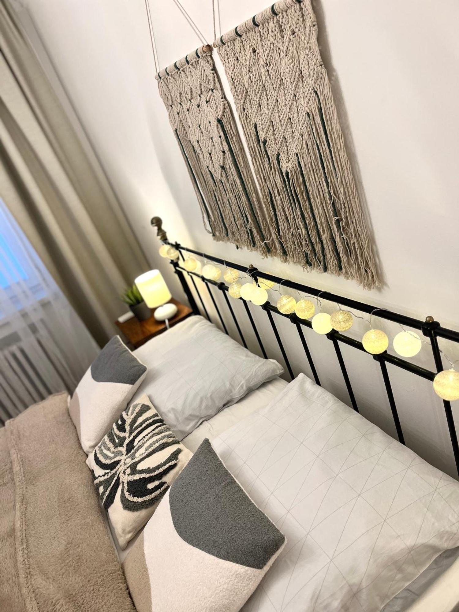 Audrey Hepburn Apartment Old Town Air Conditioned Bratislava Eksteriør billede