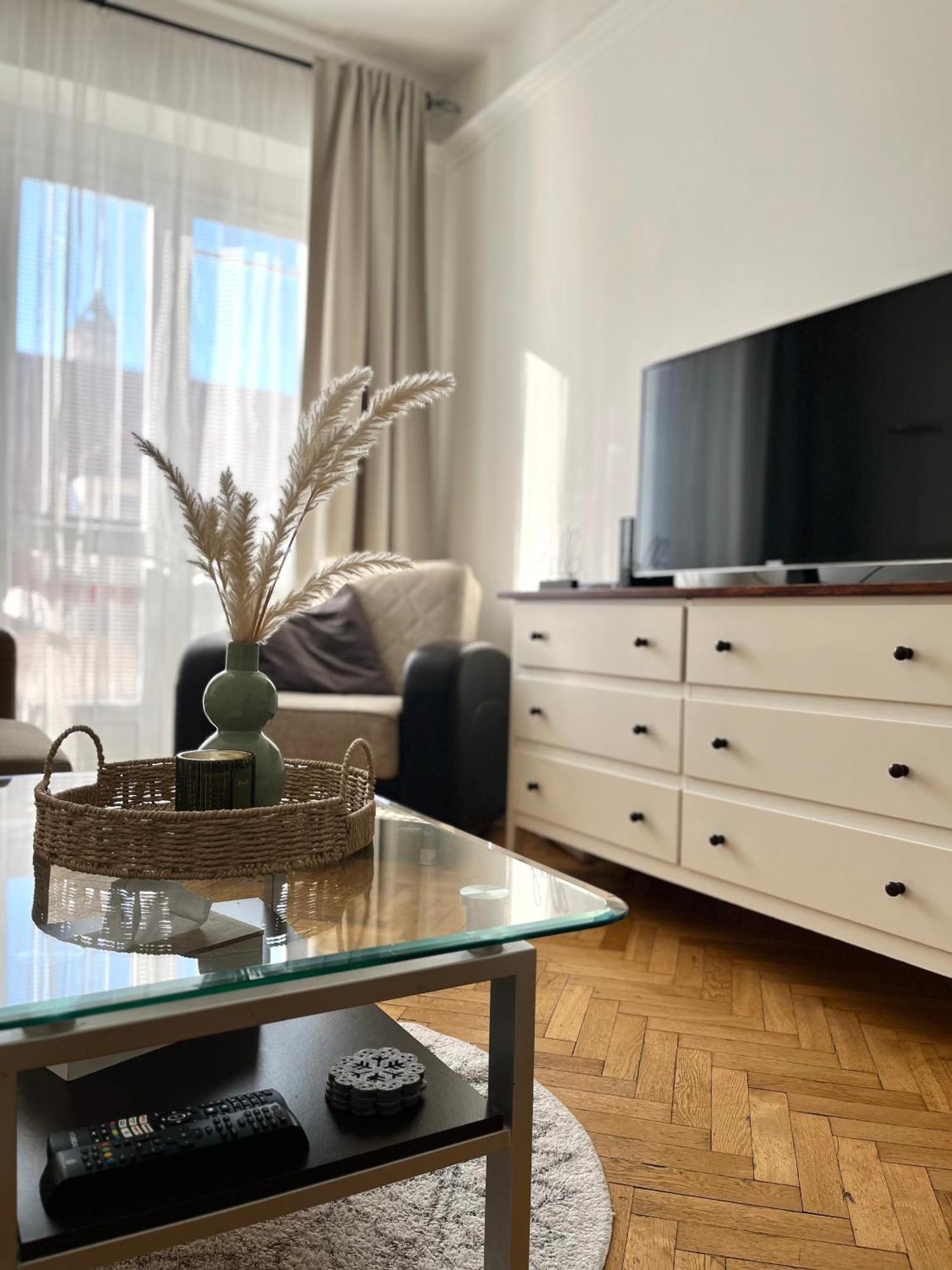 Audrey Hepburn Apartment Old Town Air Conditioned Bratislava Eksteriør billede