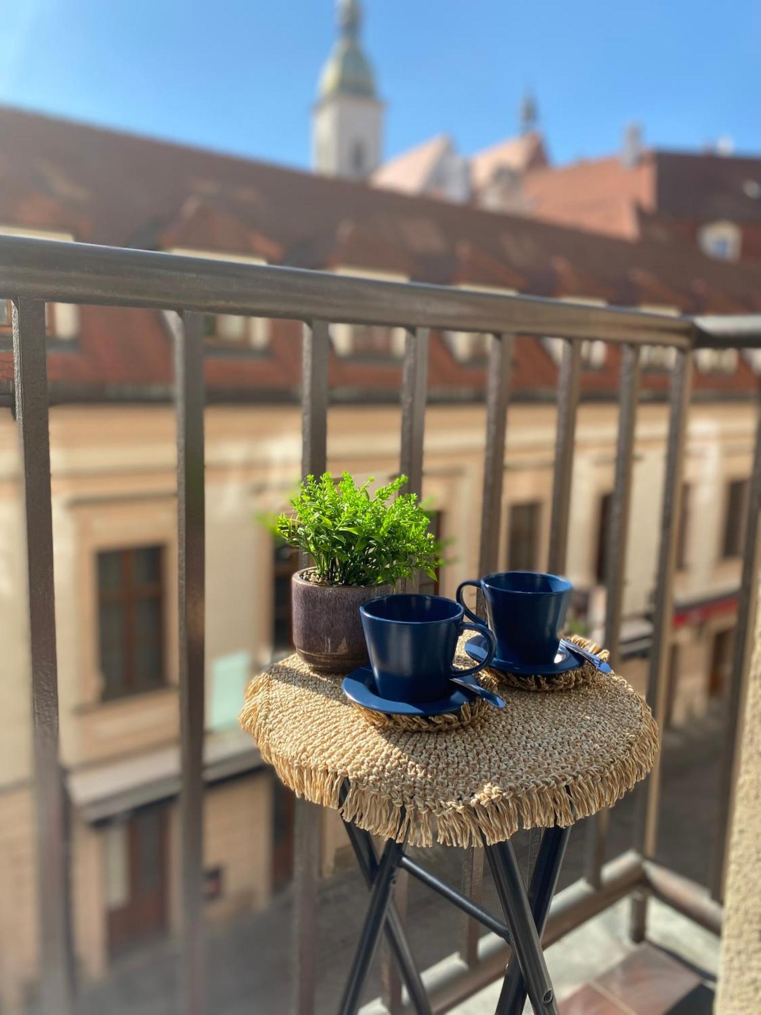 Audrey Hepburn Apartment Old Town Air Conditioned Bratislava Eksteriør billede
